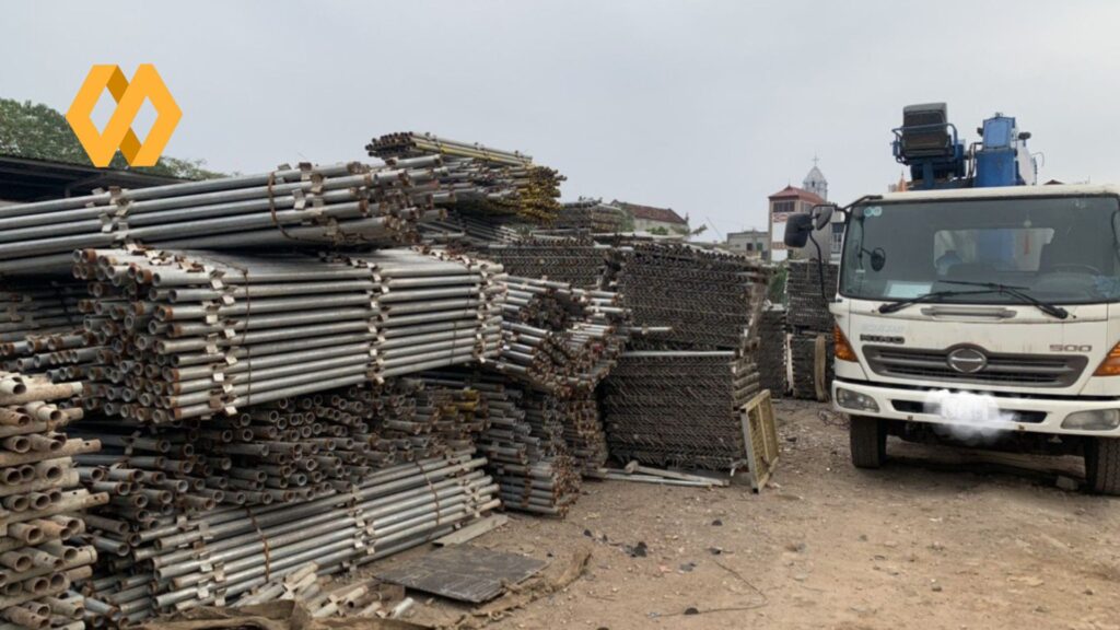 Xe chuyên chở đến tận nơi thu mua sắt thép phế liệu