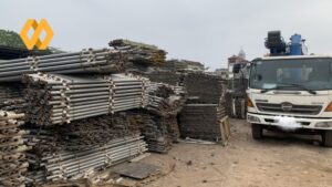 Xe chuyên chở đến tận nơi thu mua sắt thép phế liệu
